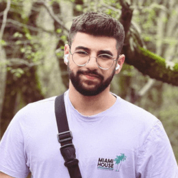 https://lectorco.com/wp-content/uploads/2025/06/امیررضا-غفاری.png