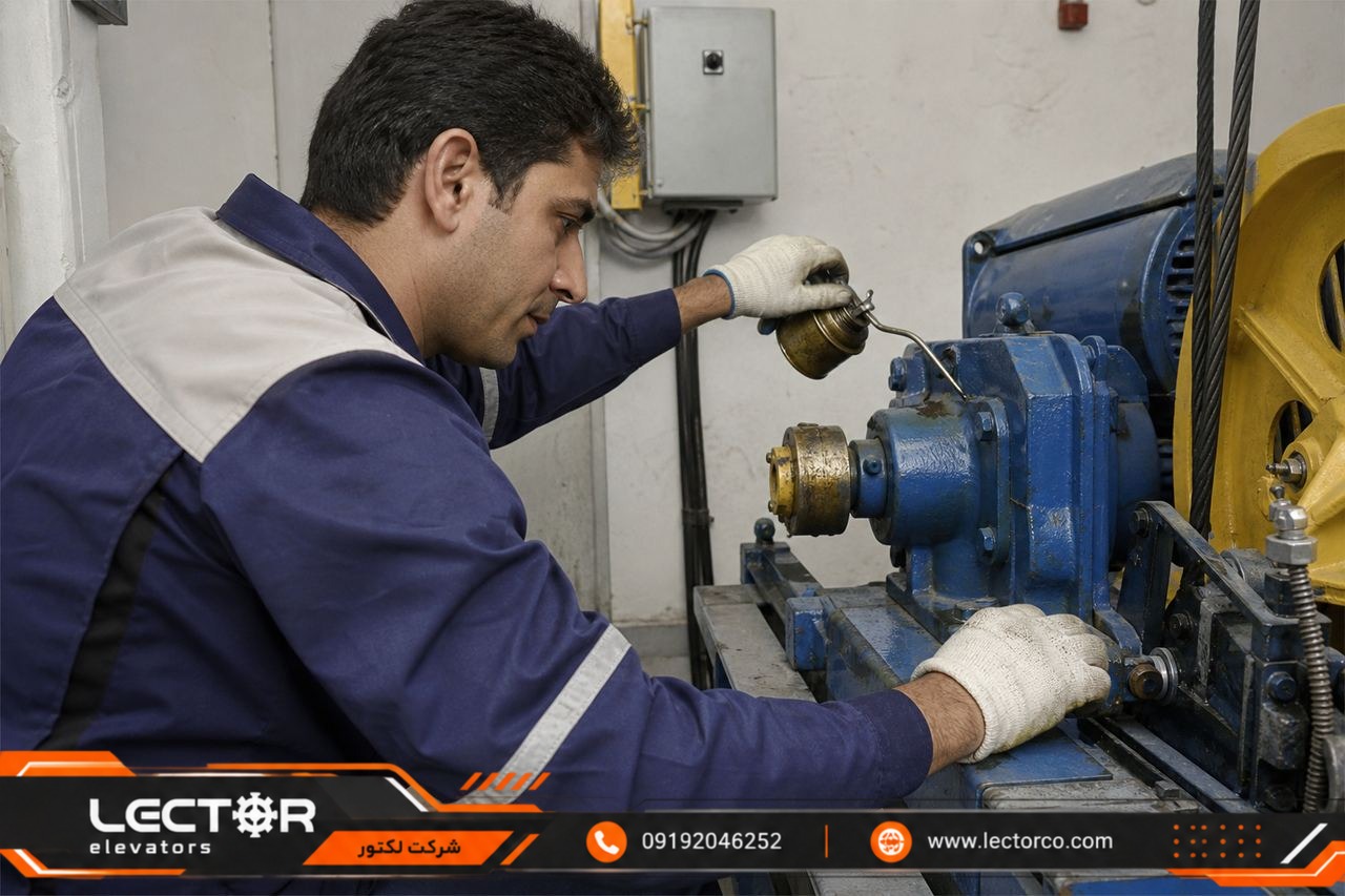 سرویس موتورخانه آسانسور توسط تکنسین